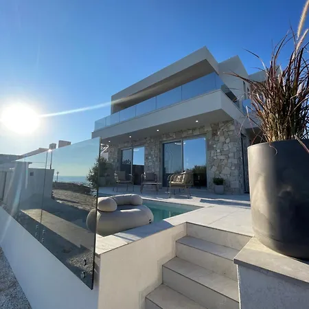 Luxury Asana Villa